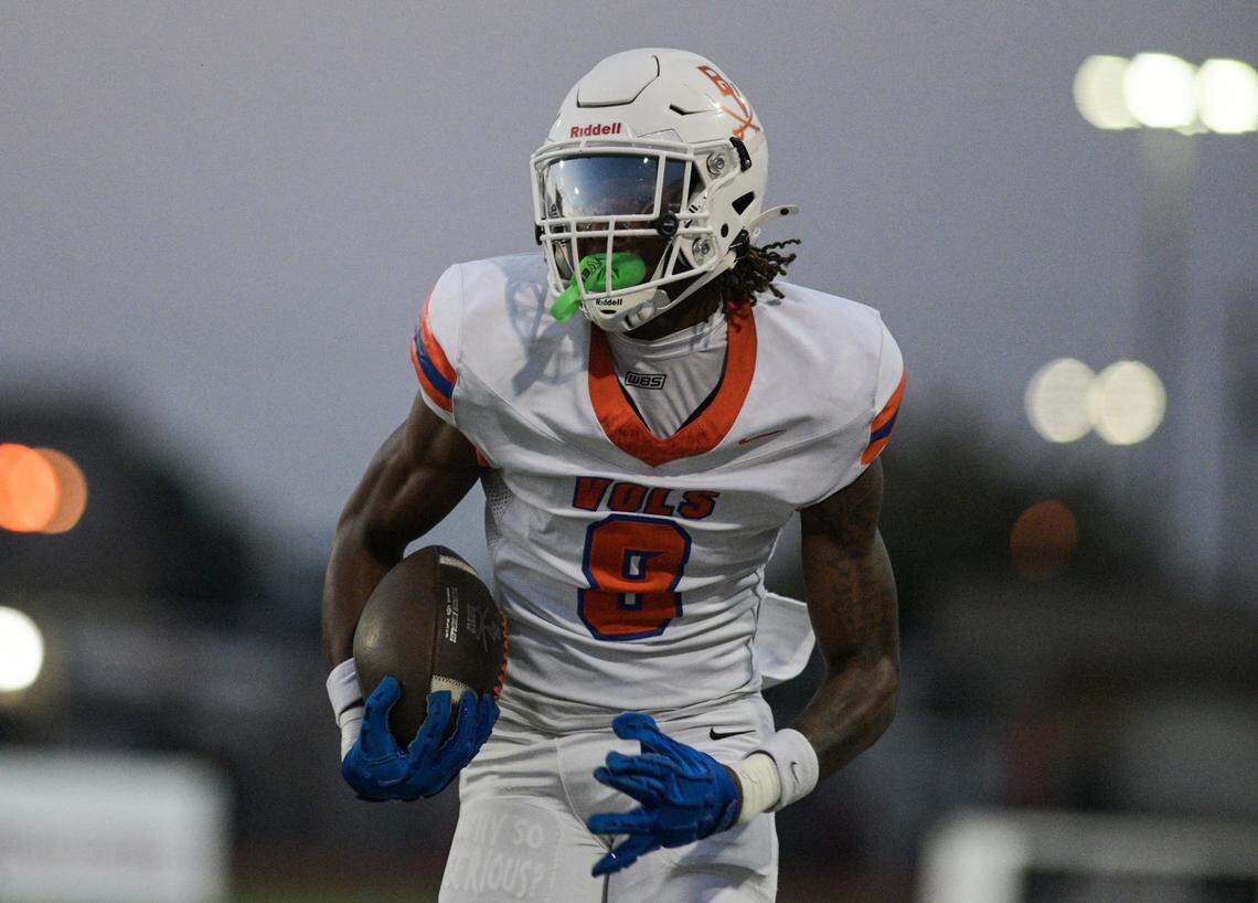 Bowie Volunteer wide receiver Dilon Tallie (8) runs down the field during a UIL football game against Martin High School at Cravens Field in Arlington, Texas on Friday, Oct. 11, 2024