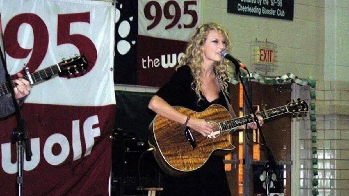 A 16-year-old Taylor Swift performs at Arlington High School in November 2006.
