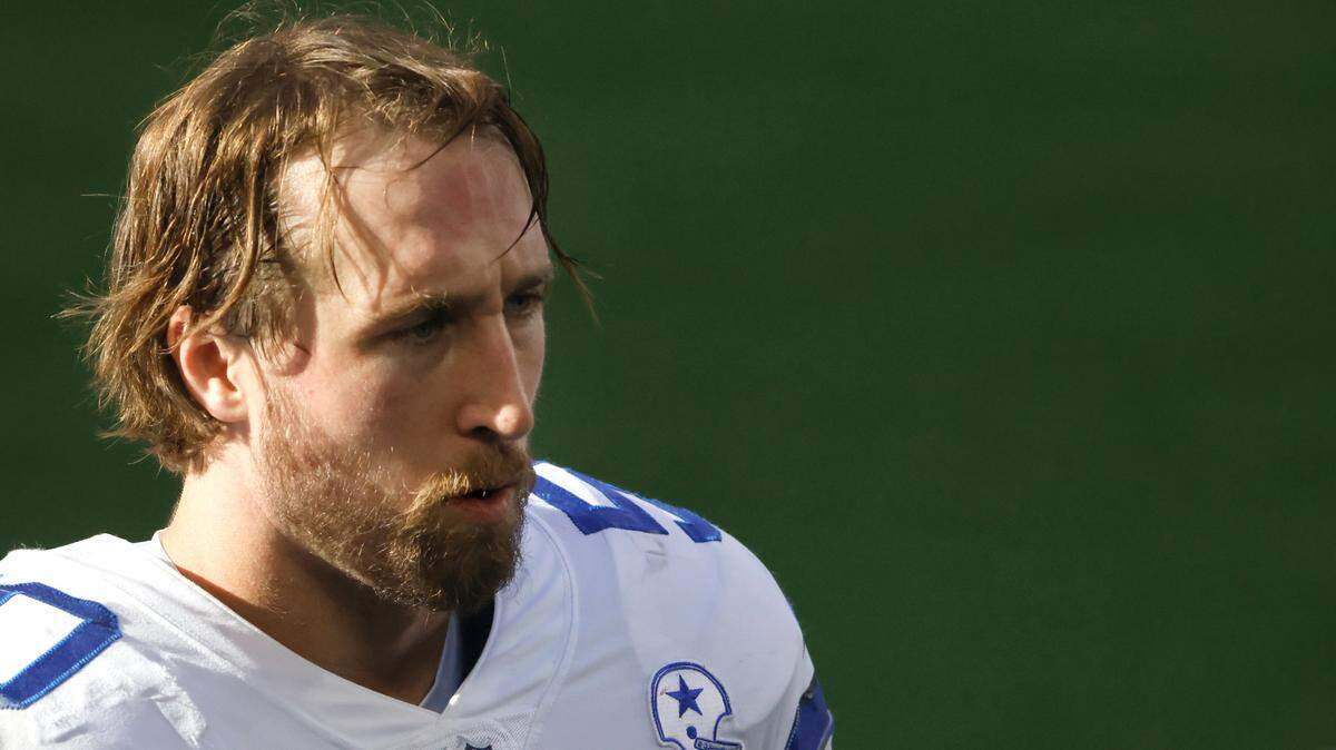 Dallas Cowboys linebacker Sean Lee announced he’s retiring after 11 seasons in the NFL.