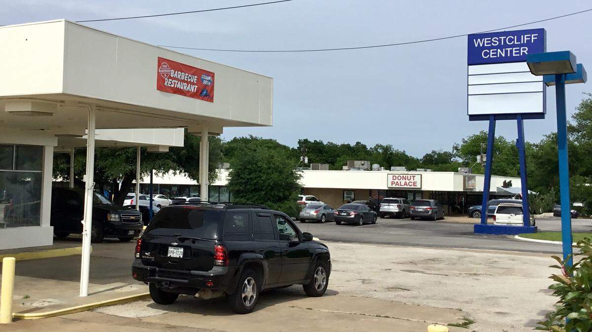 The proposed BBQ on the Brazos location is a former auto repair center in Westcliff Center.