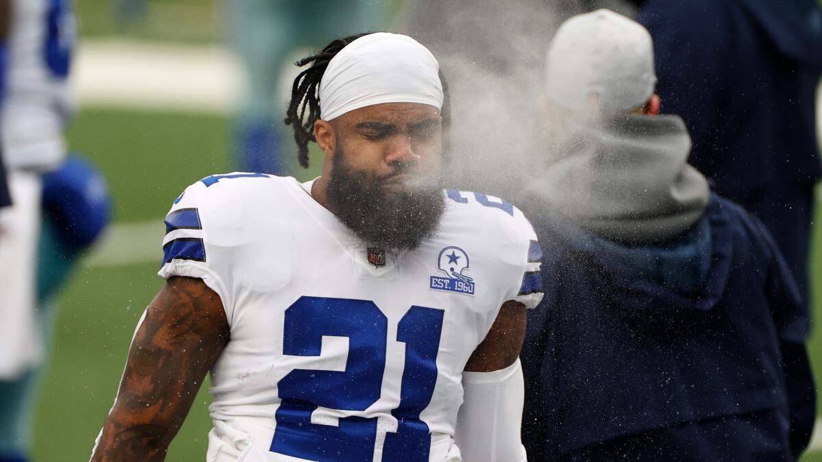 Dallas Cowboys running back Ezekiel Elliott has seen limited action in the first half against the Giants.