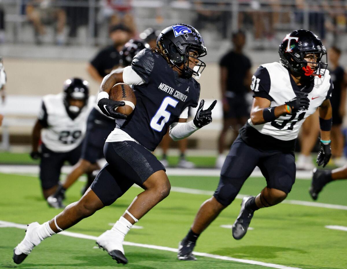 North Crowley wide receiver Lamarcus Davis (6) tries the right side in the first half of a UIL high school football game at Crowley ISD Multi-Purpose Stadium in Crowley, Texas, Friday, Sept. 22, 2023.