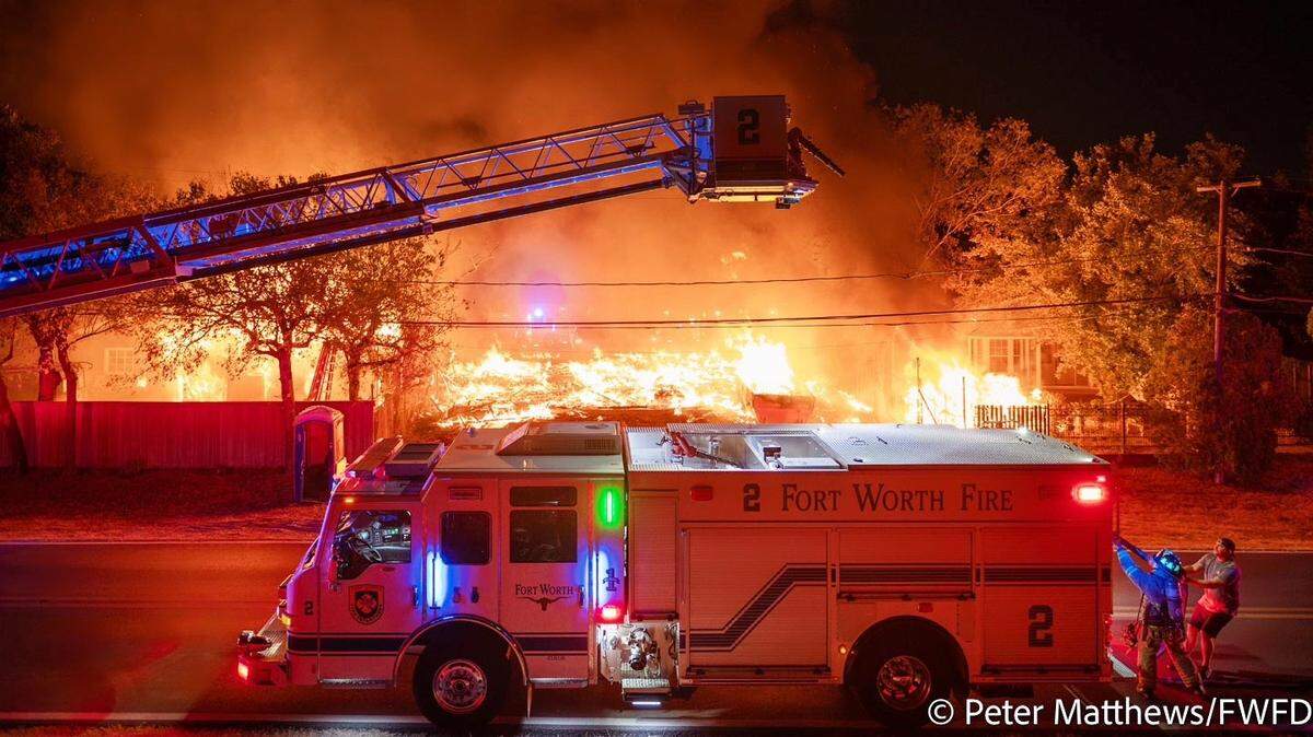 Fort Worth firefighters battled a blaze in the Crestwood neighborhood overnight Friday, officials say. A newly constructed house caught fire and quickly spread to surrounding homes.