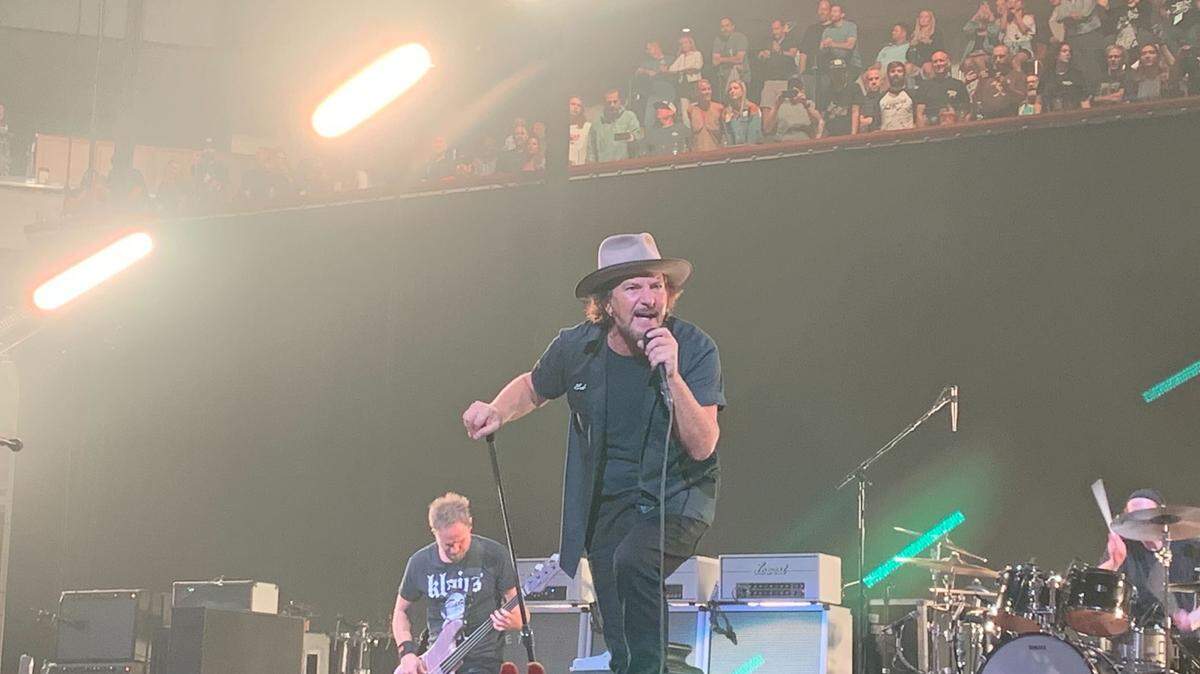Pearl Jam’s first-ever Fort Worth show was magical, even with COVID setbacks