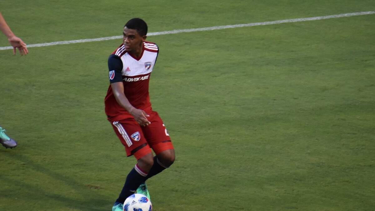 El joven defensa del FC Dallas, Reggie Cannon se ha ganado la confianza del técnico Óscar Pareja.