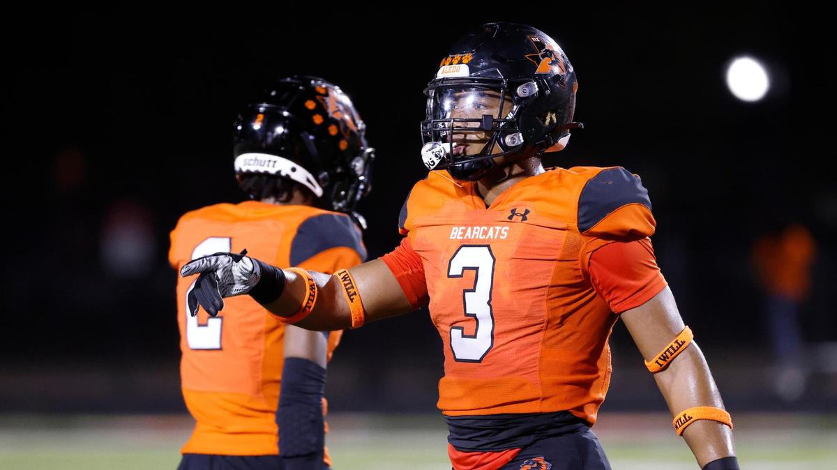 Aledo linebacker Davhon Keys (3) and the Aledo Bearcats are the No. 1 area team in Class 5A.