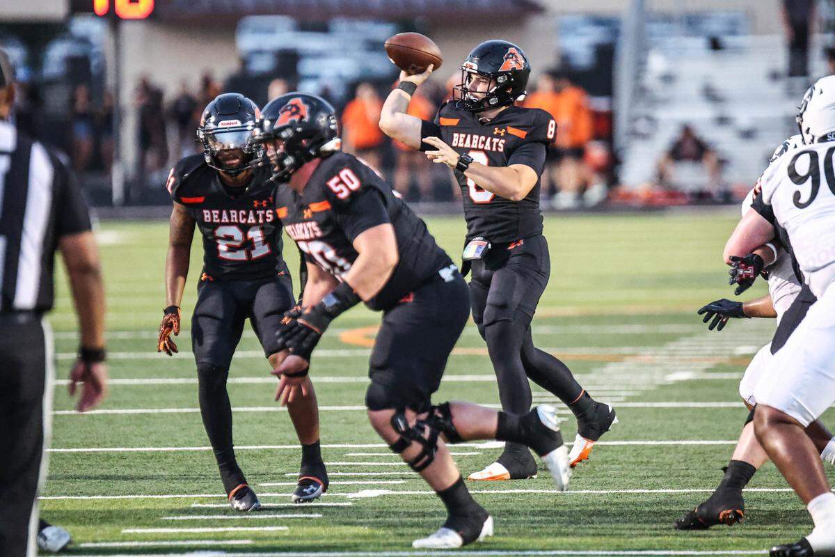 Aledo quarterback Nash McElree throws the ball against Denton Guyer in the Friday, Sept. 29, game at Tim Buchanan Stadium in Aledo, Texas, on Friday, Aug. 29, 2025.