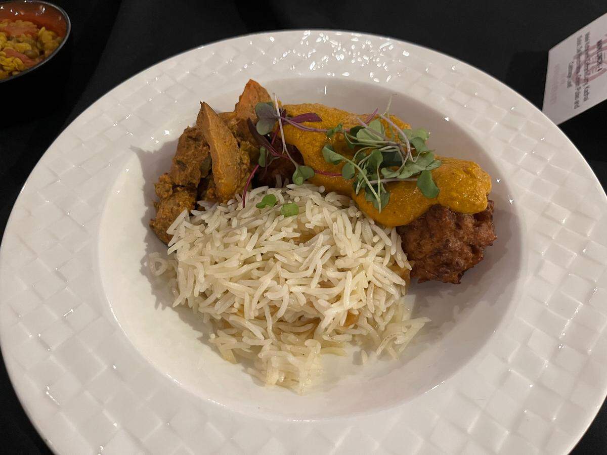 Zaffrani curry, a business class lunch option which guests can add caviar to on Qatar Airways flights from DFW.