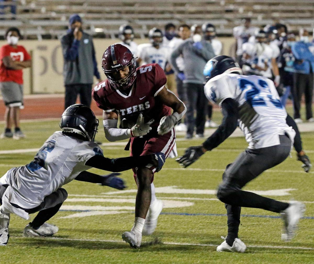North Side wide receiver Da’Wain Lofton (5) splits the O.D. Wyatt defense during a high school football game at Farrington Field in Fort Worth Texas, Friday, Oct. 30, 2020. North Side defeated O.D. Wyatt 43-26. (Special to the Star-Telegram Bob Booth)