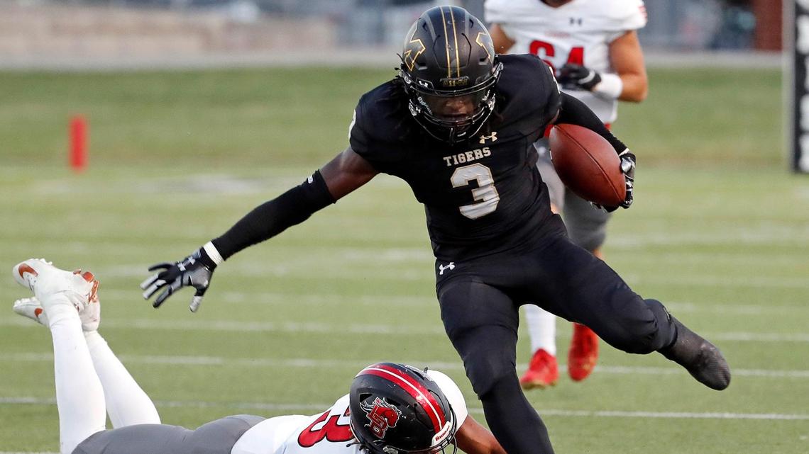 Mansfield running back James Johnson (3) takes off on a touchdown run for the first score of the game in the first half of a high school football game at Newsom Stadium in Mansfield, Texas, Friday, Sept. 16, 2022. Mansfield led Legacy 16-6 at the half. (Special to the Star-Telegram Bob Booth)