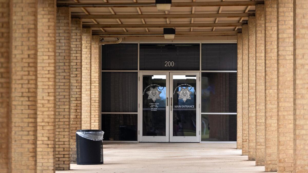 Tarrant County commissioners will vote to amend its study contract for a new law enforcement training center to look at new options Tuesday.
