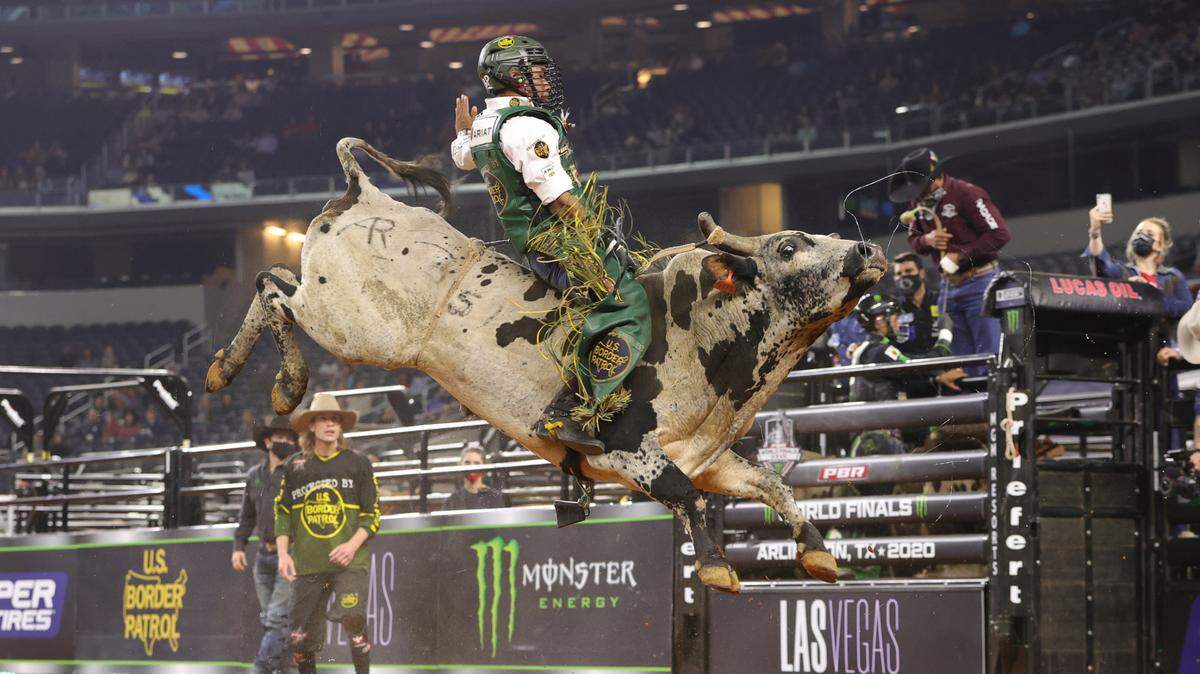 Keyshawn Whitehorse competes during the fourth round of the PBR 2020 World Finals at AT&T Stadium in Arlington.