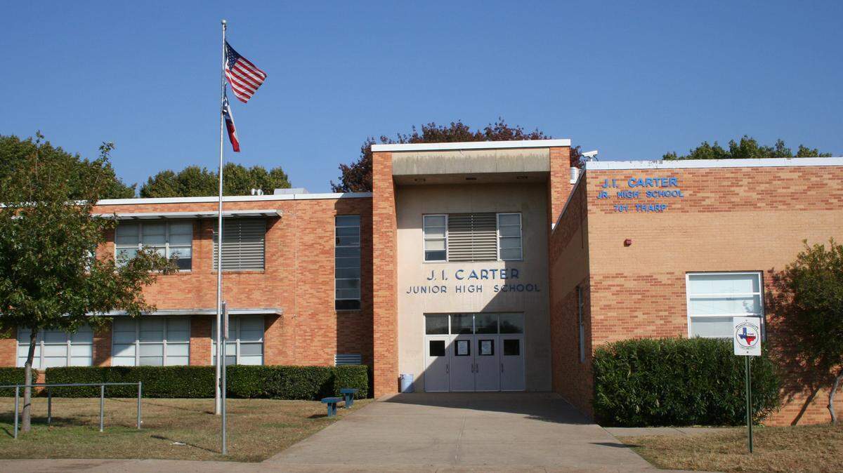 The Arlington school district would replace the 61-year-old Carter Junior High if voters approve a $966 million bond on Nov. 5.