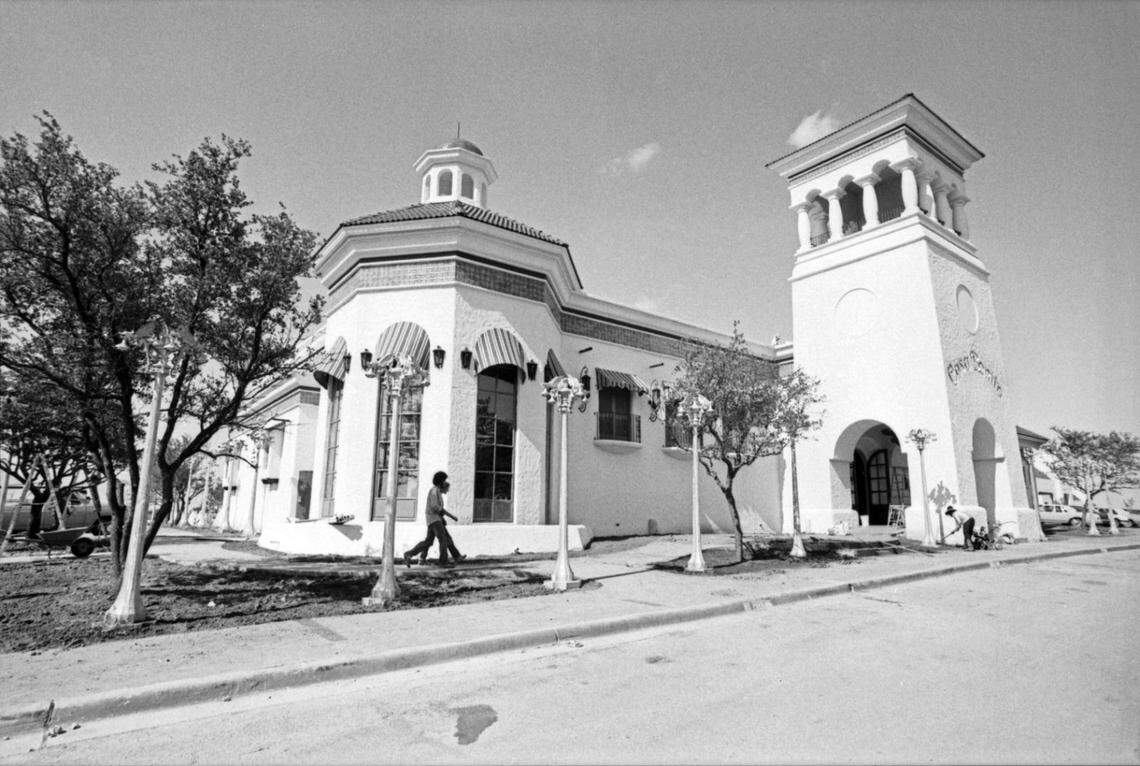 May 21, 1982: The exterior of Casa Bonita, a multi-level Mexican-style buffet restaurant in Fort Worth, during construction prior to its opening. (The location, 4786 Hulen Park Drive near I-20 behind Hulen Mall, is today a Rooms To Go outlet.)