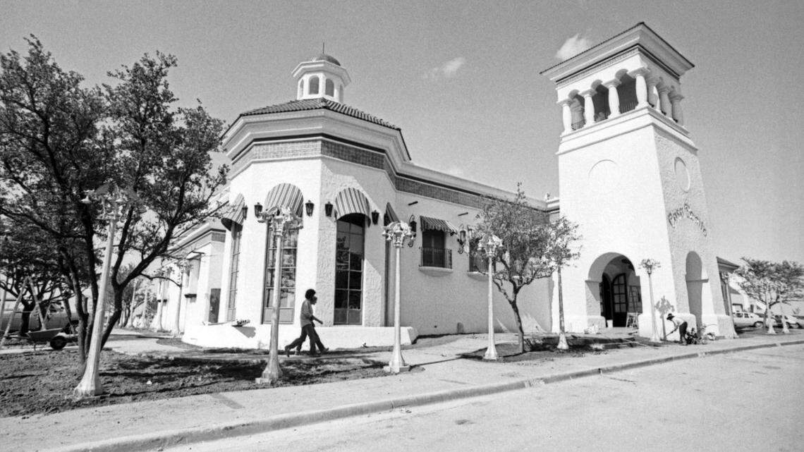 May 21, 1982: The exterior of Casa Bonita, a multi-level Mexican-style buffet restaurant in Fort Worth, during construction prior to its opening. (The location, 4786 Hulen Park Drive near I-20 behind Hulen Mall, is today a Rooms To Go outlet.)