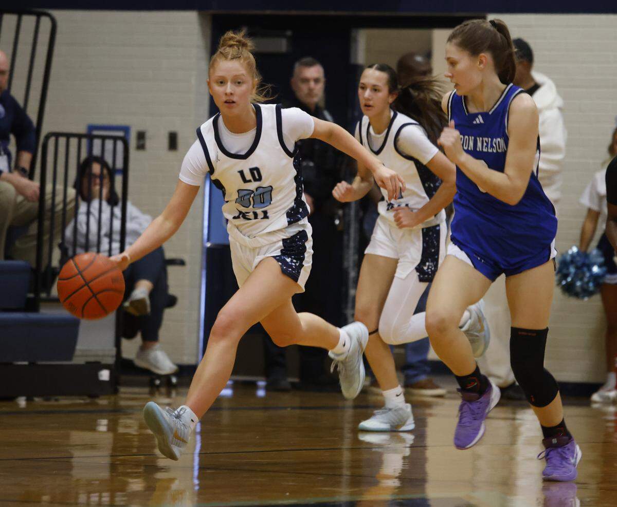 L.D. Bell guard Hannah Due (00) brings the ball downcourt against Byron Nelson during the first half of a girls UIL basketball game between Byron Nelson and L.D. Bell at L.D. Bell High School in Hurst, Texas, Friday Feb. 06, 2026