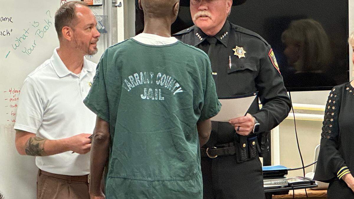 Teachers and Tarrant County Sheriff Bill Wayborn hand out certificates to graduates of Pathways to Hope, a program that aims to educate inmates so they can more smoothly reintegrate and lower the county’s recidivism rate.