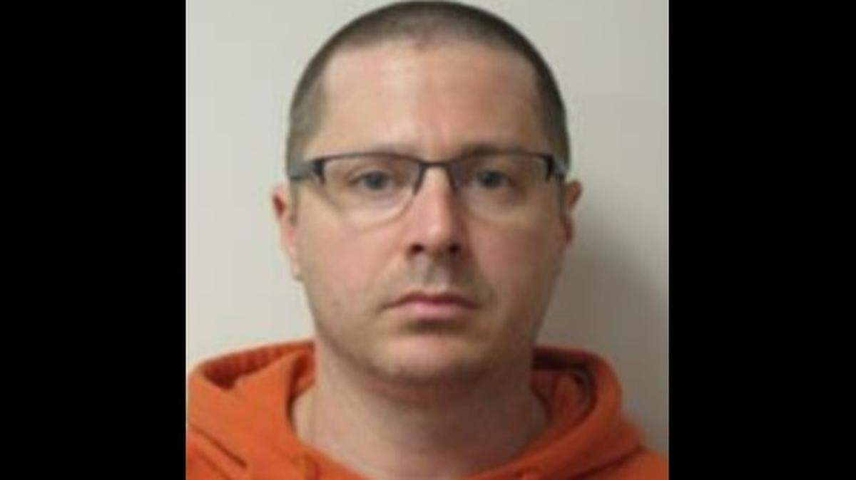 Michael Twing of Fort Worth, who posed as a girls’ college soccer recruiter, used his laptop computer to receive more than 600 child pornography images and videos, according to federal authorities.