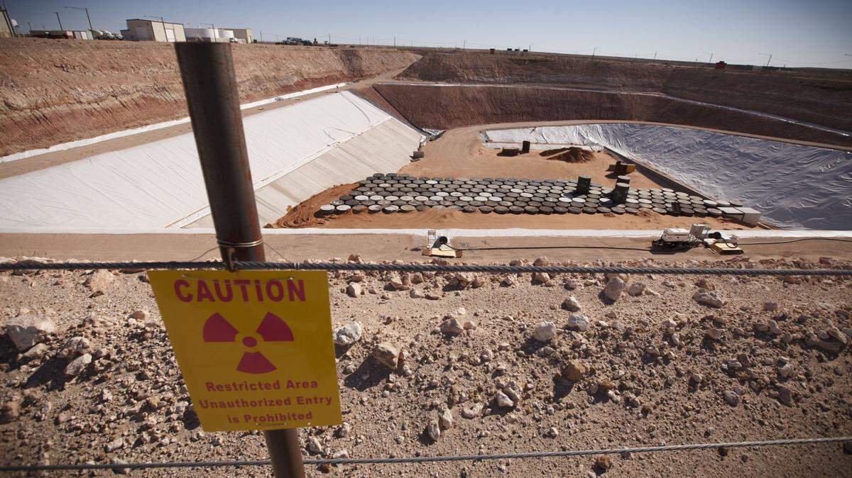 Barrels of nuclear waste are prepared for disposal at Waste Control Specialists in Andrews, Texas, in 2014. (Michael Stravato/The New York Times)