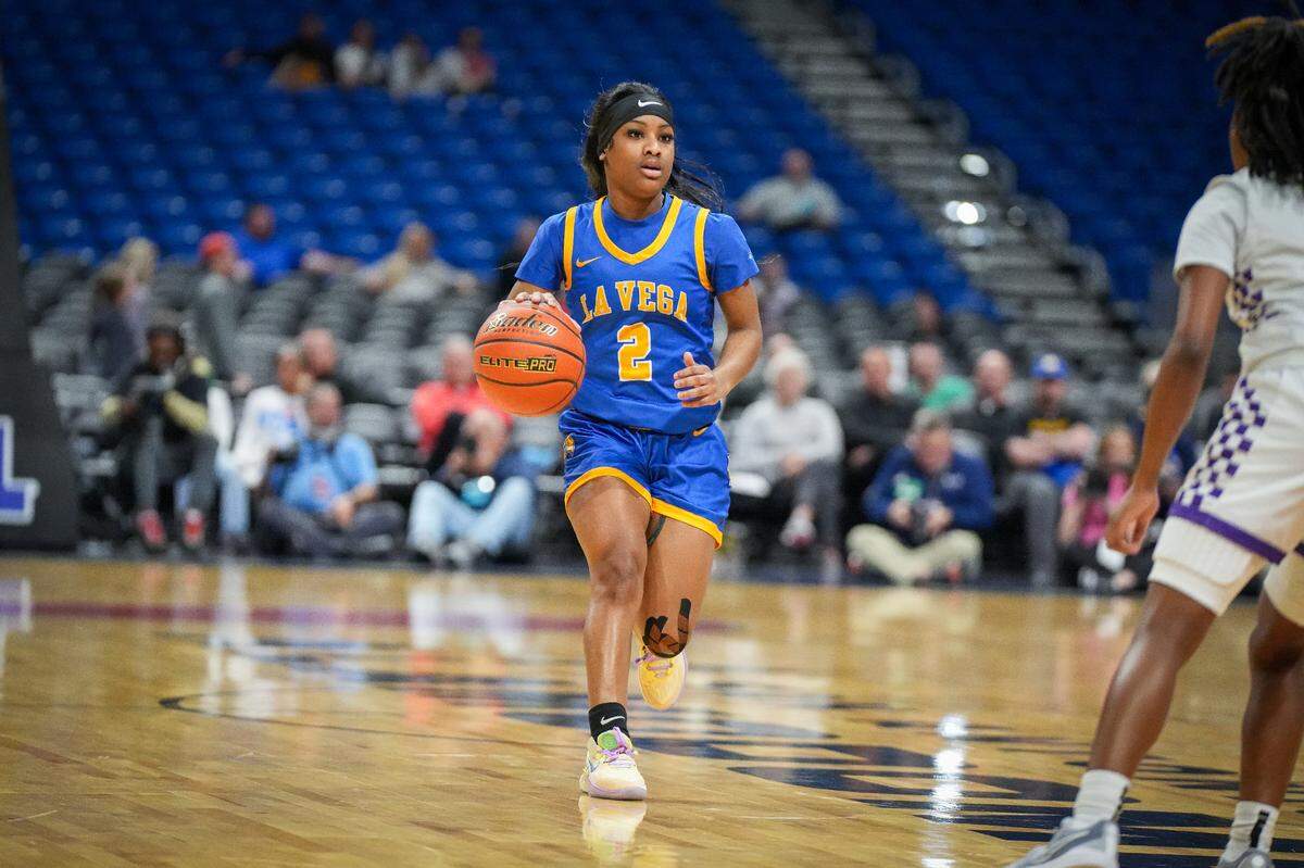 Waco La Vega guard Kiyleyah Parr brings the ball up court against Dallas Lincoln in a Class 4A state semifinal on Friday, March 1, 2024 at the Alamodome in San Antonio, Texas. La Vega won 65-60 in double overtime.