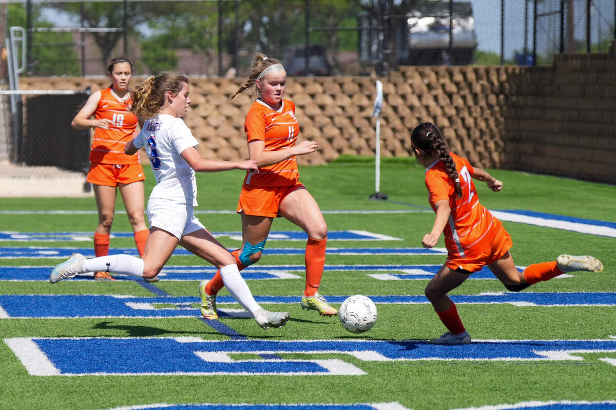 Midlothian Heritage’s Jules Burrows attempts a kick in the box vs. Celina in the 4A title game (Ken Murphy/MaxPreps)