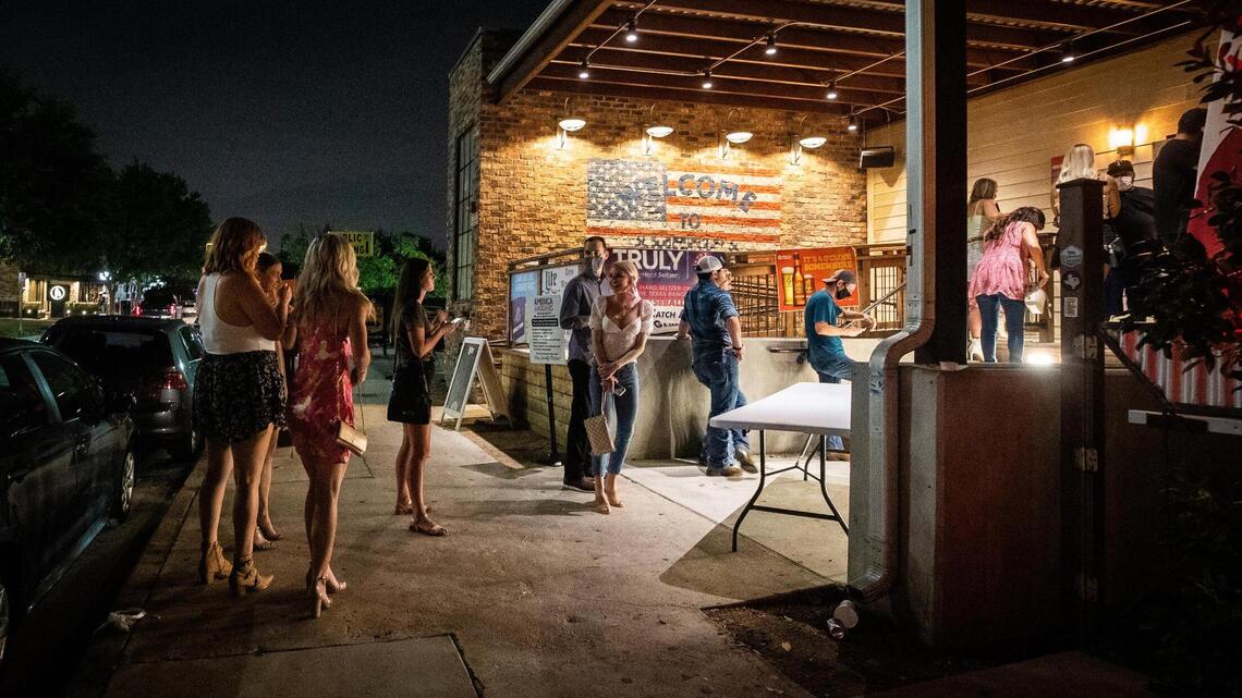 Taps flow again in Fort Worth’s West 7th district as state tweaks alcohol sales rule
