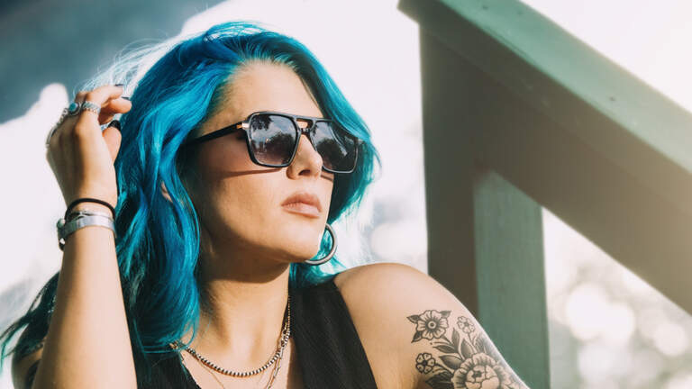Red dirt country’s latest rising star is a North Texas native with blue hair