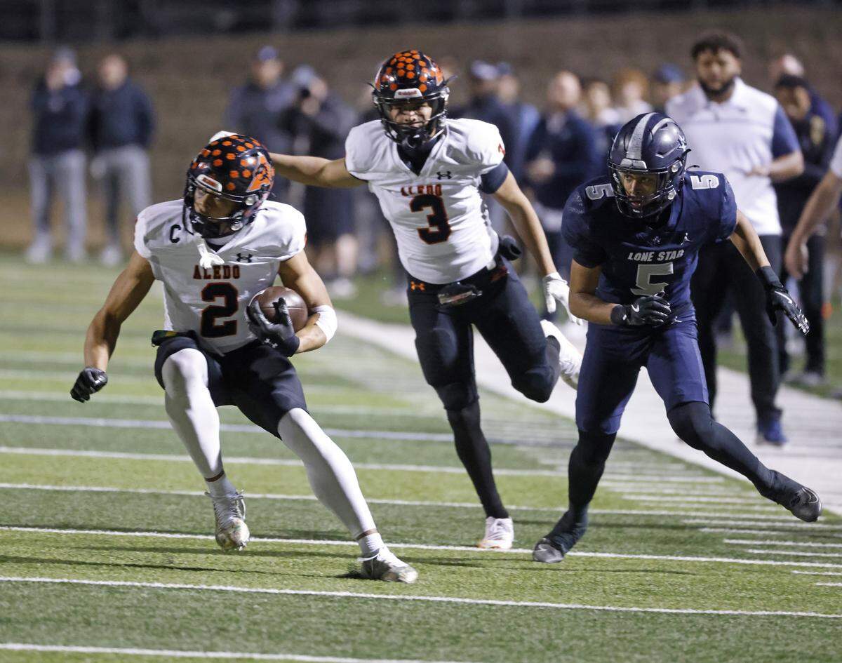 Aledo wide receiver Kaydon Finley (2) cuts back inside away from Frisco Lone Star corner back Santonio Martin (5) during the first half of a UIL Class 5A Division I Semifinal on Friday Dec. 12, 2025 at Vernon Newsom Stadium in Mansfield, Texas.