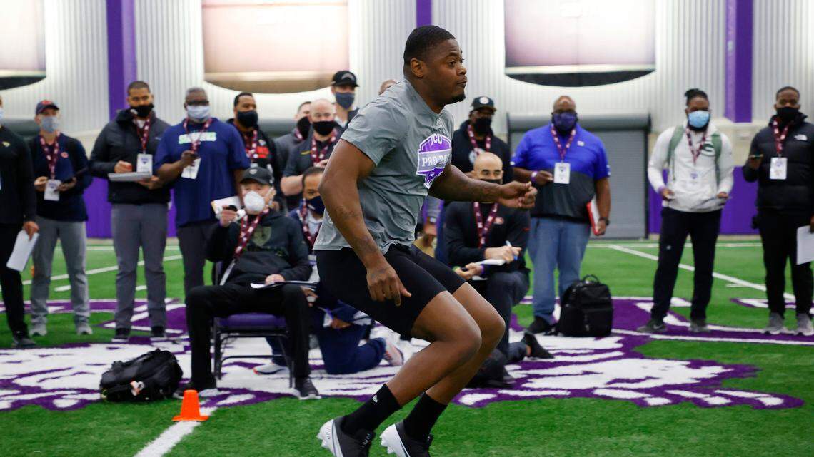 TCU tight end Pro Wells runs through drills at the school’s 2021 pro day.