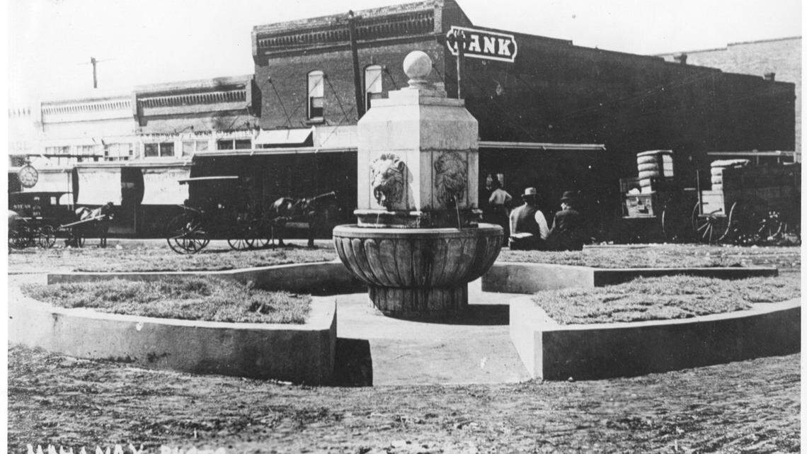 Arlington’s historic Old Mineral Well will receive a nod in a commemorative clock tower and art installation downtown. The original well was drilled in 1893 and became a focal point for the the young city until 1951, when the fountain was razed to accommodate motorists. The clock tower will feature four lion sculptures by local artist Janice Hart Melito, and water will flow from the lions’ mouths.