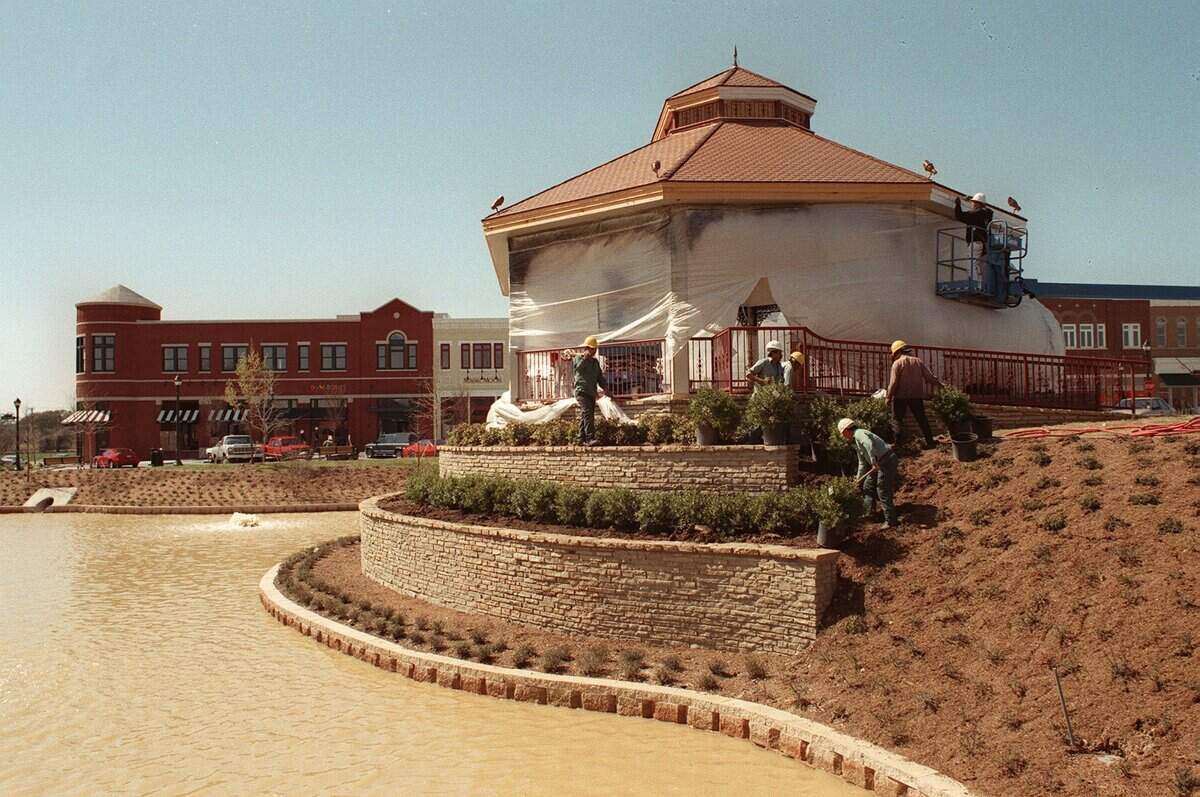 March 15, 1999: Workers continue landscaping around the gazebo for the opening day of Southlake's new Town Square.