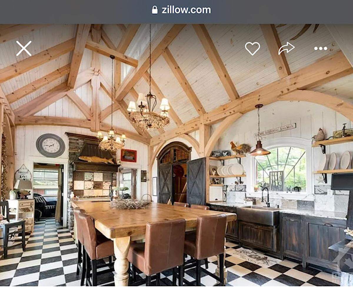 Dining area/kitchen