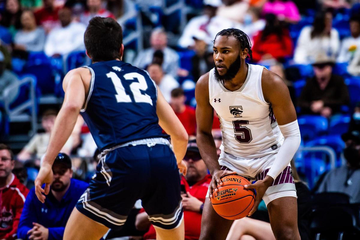 Jared Washington (5) looks to make a pass during the 5A state semifinal game between Mansfield Timberview and Boerne Champion in San Antonio, at the Alamodome, on March 10, 2022. Timberview went on to win 55-43.