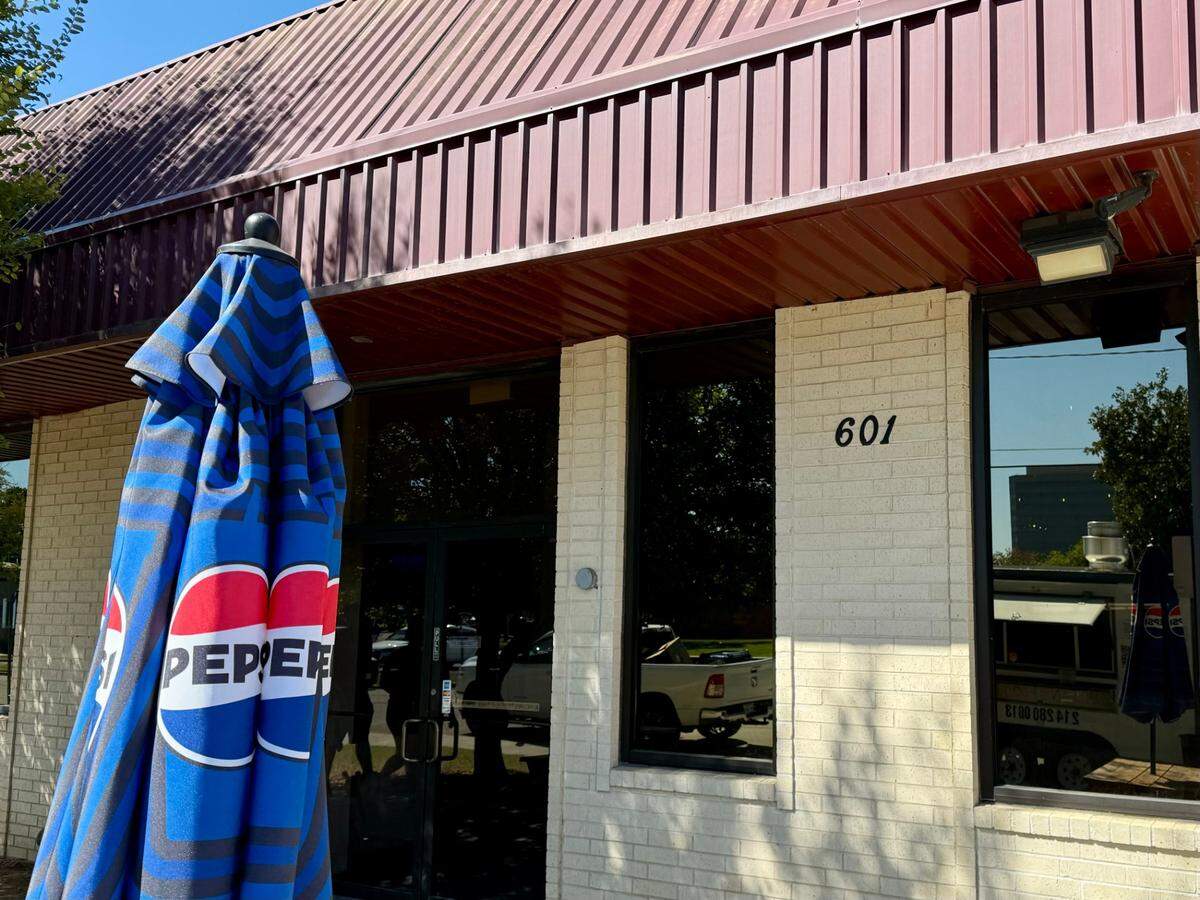&nbsp;225° BBQ doesn’t have a sign yet on its new permanent downtown Arlington location, so look for the number: 601 E. Main St., on a dead-end north of East Abram Street.