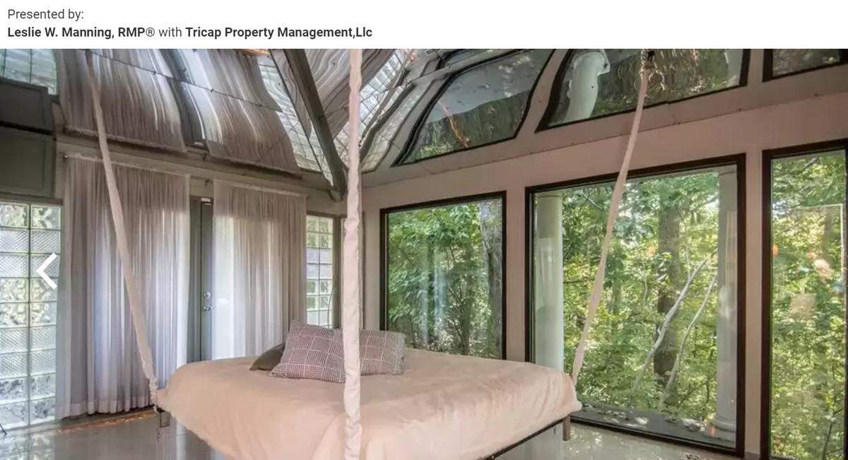 Swinging bed