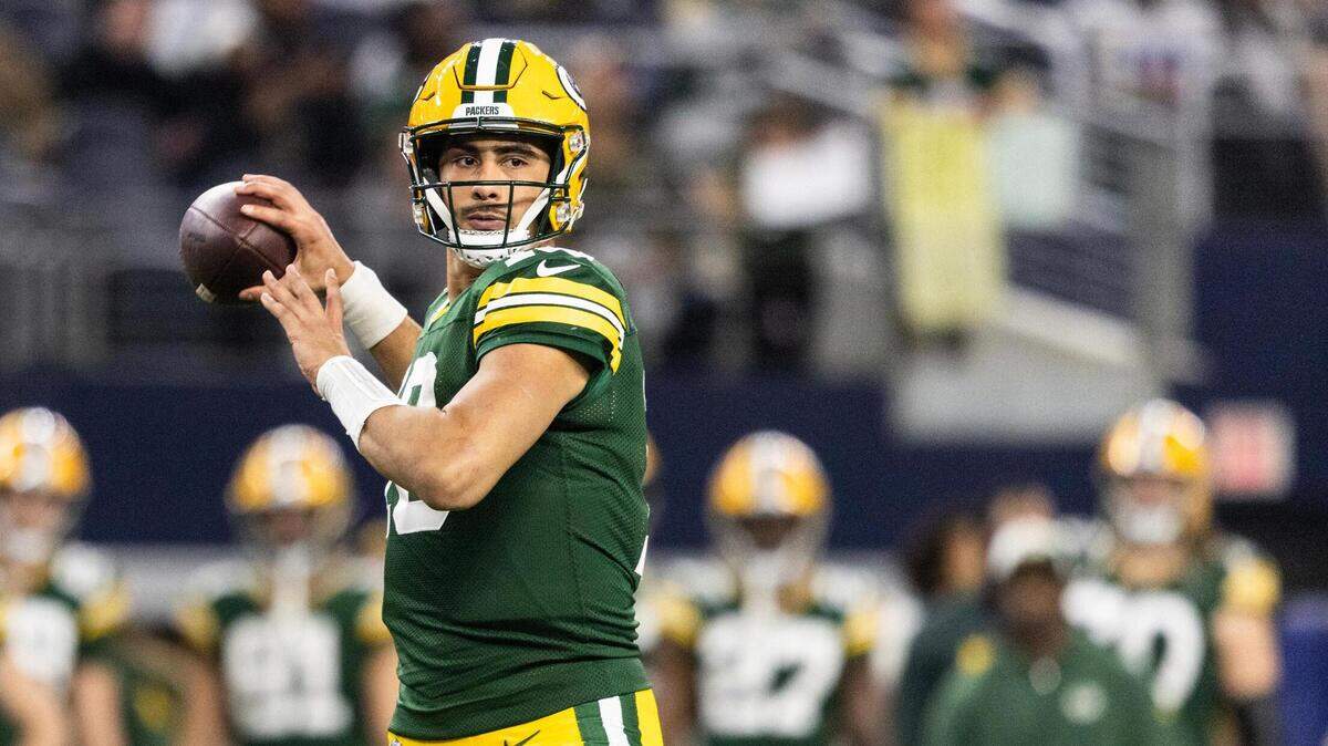 Packers quarterback Jordan Love (10) throws a pass during the third quarter of the NFC Wild Card game between the Dallas Cowboys and the Green Bay Packers at AT&T Stadium in Arlington on Sunday, Jan. 14, 2024.