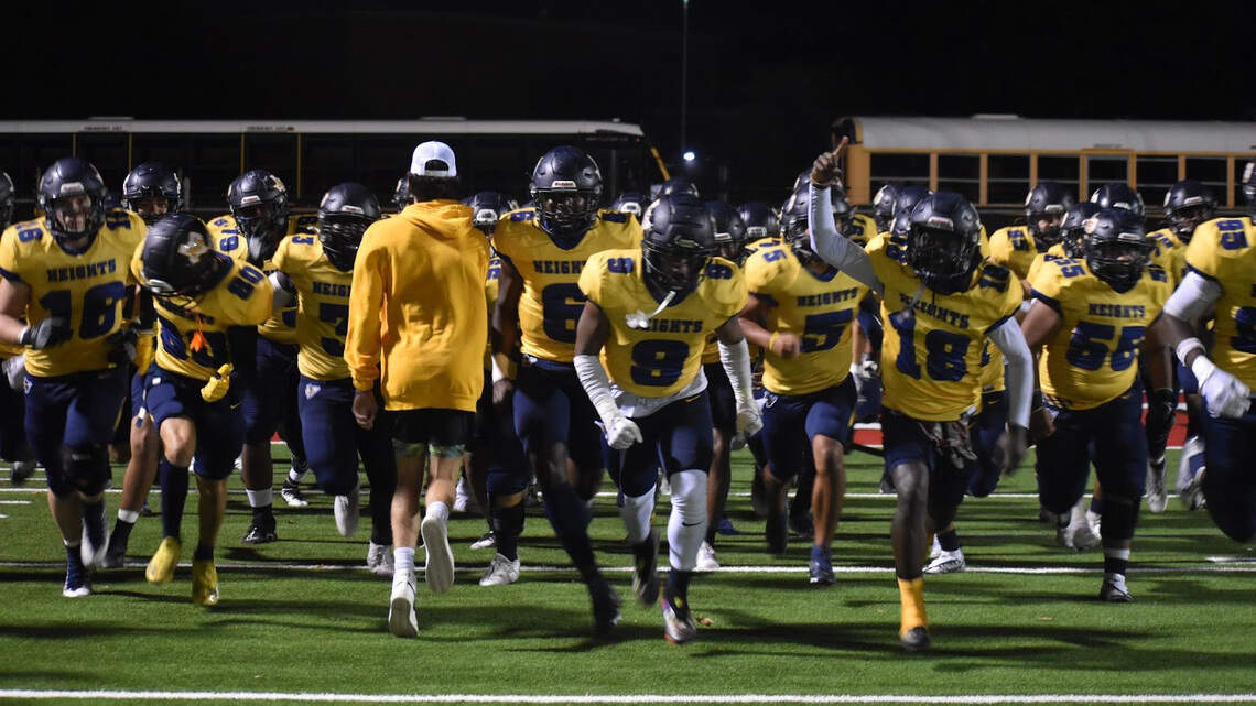 Fort Worth Arlington Heights routs North Side as Yellowjackets secure second playoff seed