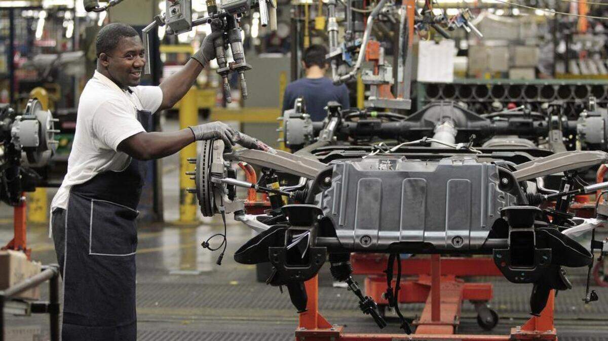 An SUV chassis is assembled at General Motors’ Arlington plant.