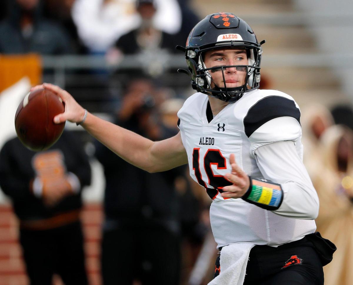 Aledo quarterback Brayden Fowler-Nicolosi (16) tosses a pass to the flat during a high school Class 5A Division 2 Regional football game at Newsom Stadium in Mansfield, Texas, Friday Nov. 26, 2021. South Oak Cliff led 27-14 at the half. (Special to the Star-Telegram Bob Booth)