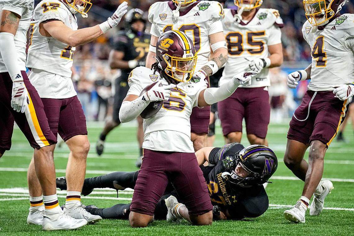 DETROIT, MICHIGAN - DECEMBER 26: Kalen Carroll #6 of the Central Michigan Chippewas celebrates after an interception against the Northwestern Wildcats during the fourth quarter of the 2025 GameAbove Sports Bowl at Ford Field on December 26, 2025 in Detroit, Michigan. (Photo by Nic Antaya/Getty Images)