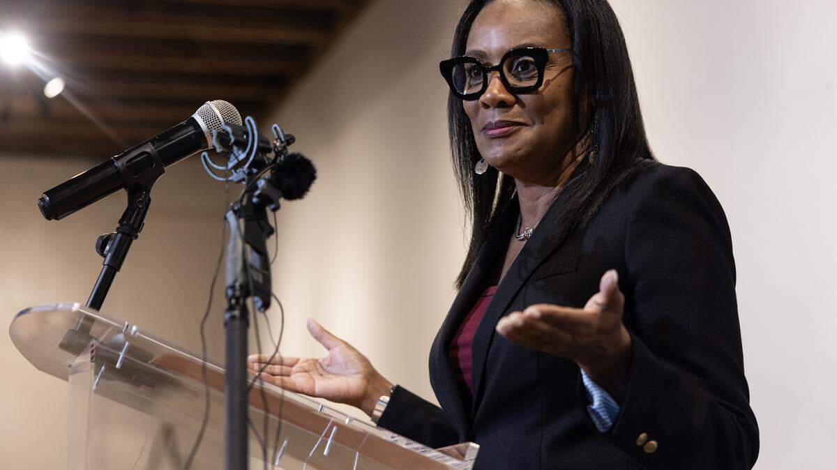 Tarrant County Commissioner Alisa Simmons made a motion on Tuesday that was not seconded. Other commissioners said more information was needed before proceeding with a move to re-fund the Center for Transforming Lives’ grant for rent and utilities assistance.
