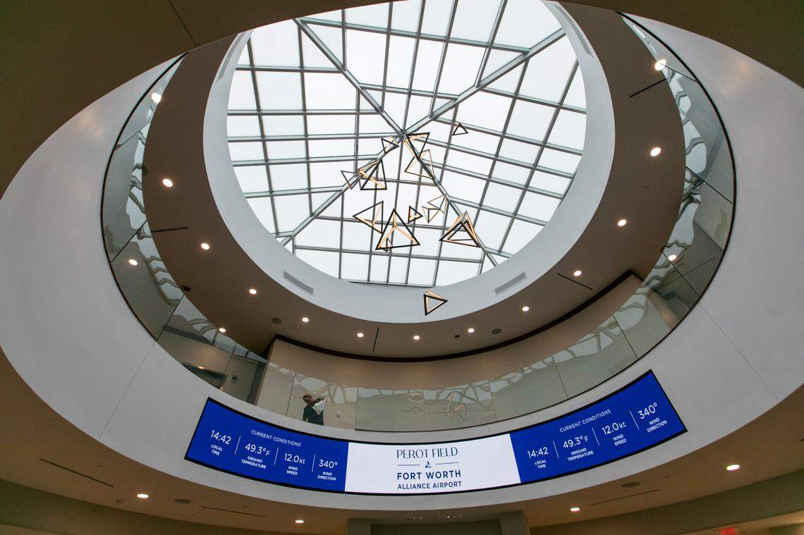 Perot Field Fort Worth Alliance Airport’s fixed-base operation facility features conference rooms, lounge space and a sunroof in the center.