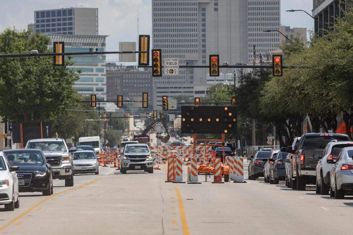 Cars pile as construction crews work on West Seventh Street. The city’s improvement project aims to make the popular corridor more pedestrian-friendly.
