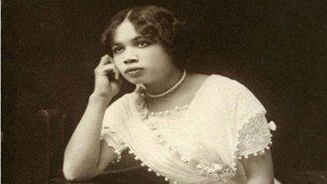 Manet Harrison’s wedding photograph from her marriage to Stephen Fowler, 1915.