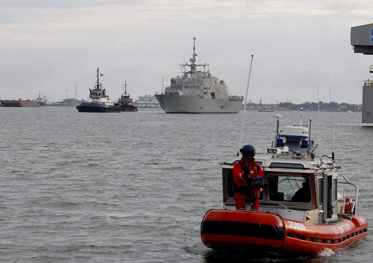 USS Forth Worth is arrives at the port of Galveston on Monday, Sept. 17, 2012.