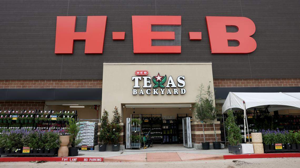H-E-B Mid-cities is now open to shoppers. Here’s what you can get