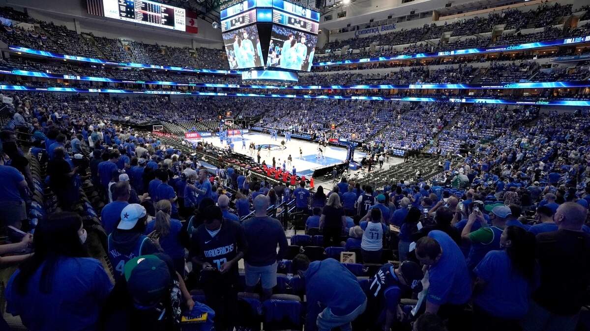 Fans cheer as the Dallas Mavericks jog onto the court to warm up for Game 3 of the team’s NBA basketball first-round playoff series against he Los Angeles Clippers in Dallas, Friday, May 28, 2021. (AP Photo/Tony Gutierrez)