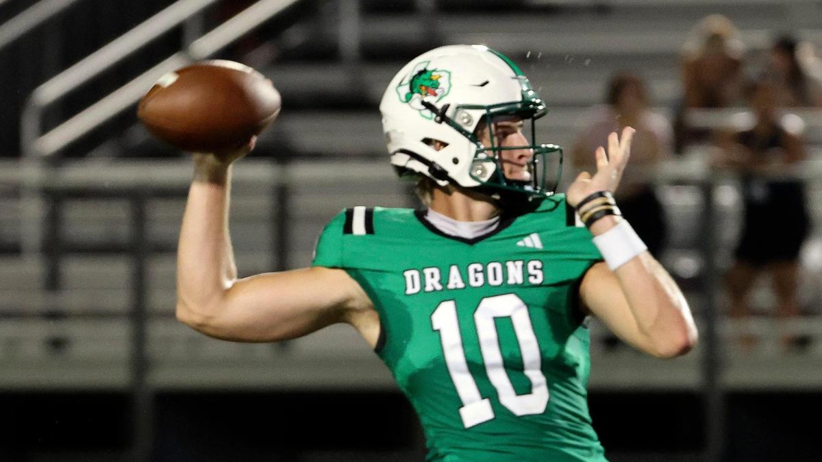 Southlake Carroll quarterback Graham Knowles (10) and the Dragons will face DeSoto on Saturday.