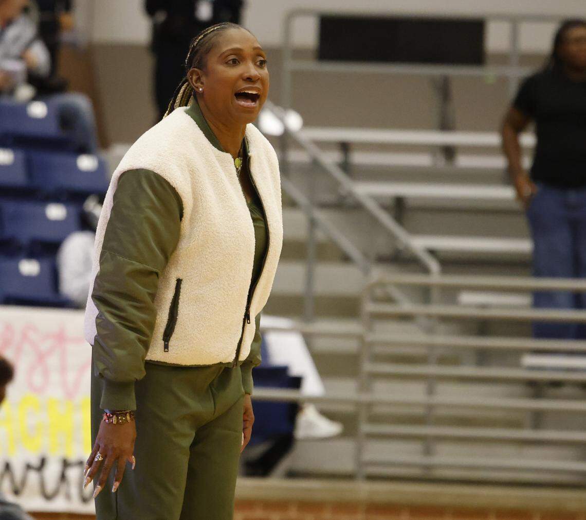North Crowley head coach Lori Shead shouts in instructions during the first half of a UIL girls basketball game between North Crowley and Mansfield at Mansfield High School in Mansfield, Texas, Tuesday Jan. 20, 2026