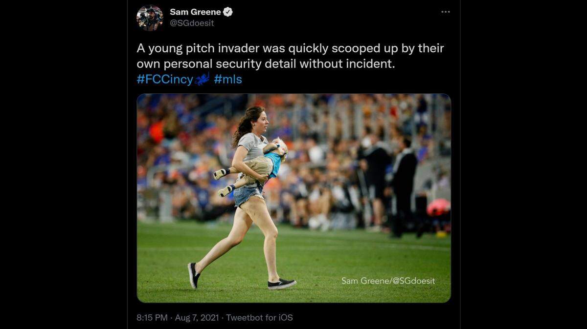 Staff Photojournalist Sam Greene at The Cincinnati Enquirer was able to capture the hilarious moment and posted a couple photos on his Twitter @SGdoesit